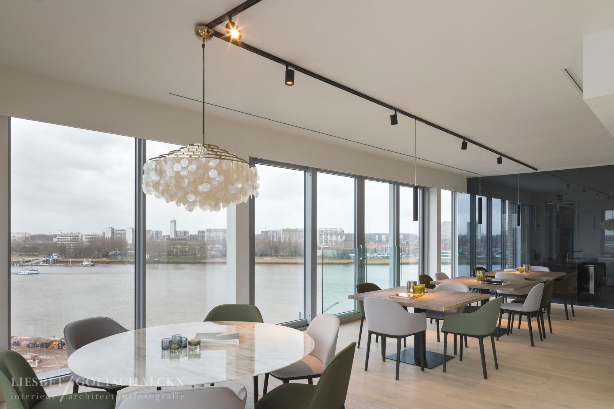 Glassroom2.jpg